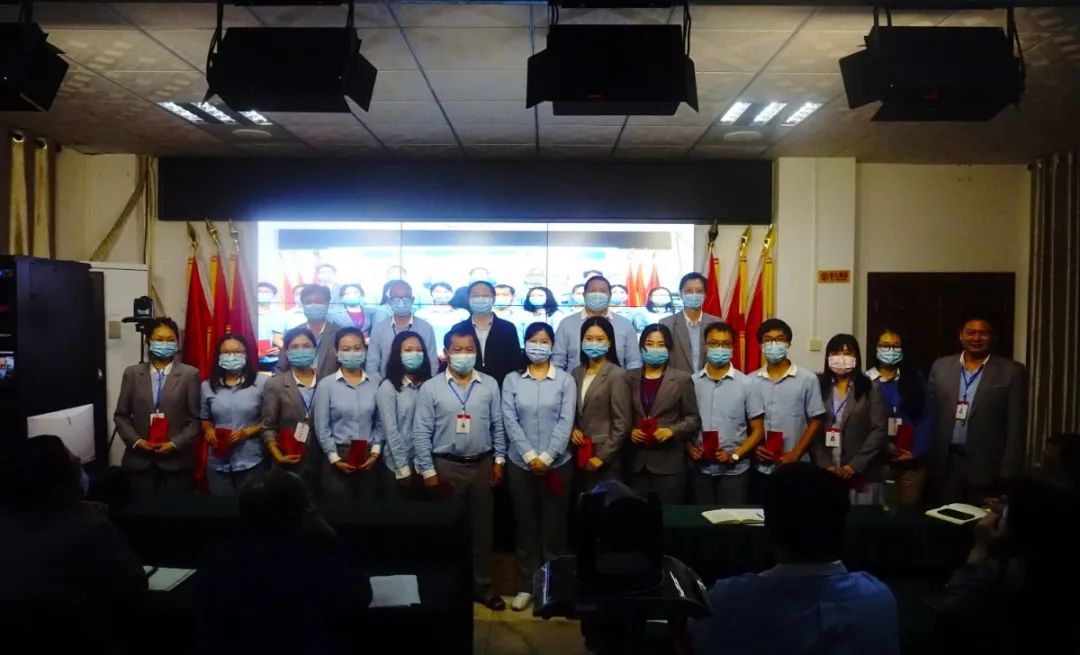 海口黃岡金盤高級中學(xué)召開全體教職工大會