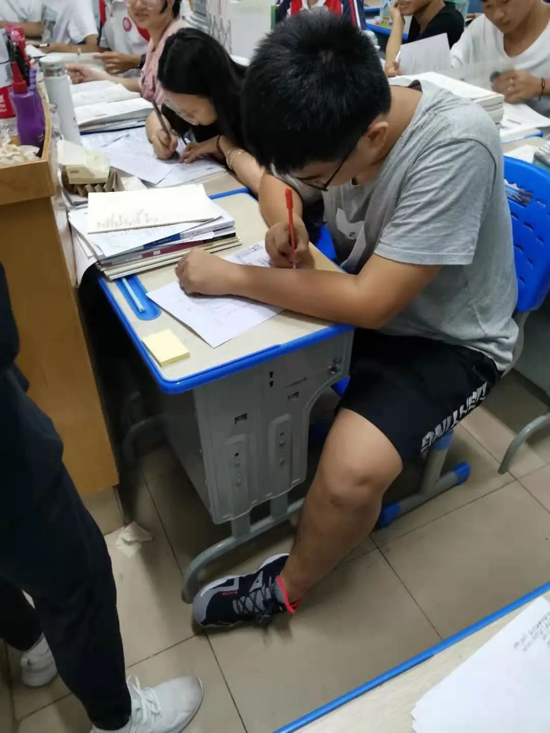 以評促教 教學(xué)相長 ?？邳S岡金盤高級中學(xué)開展學(xué)生民主評教調(diào)查活動