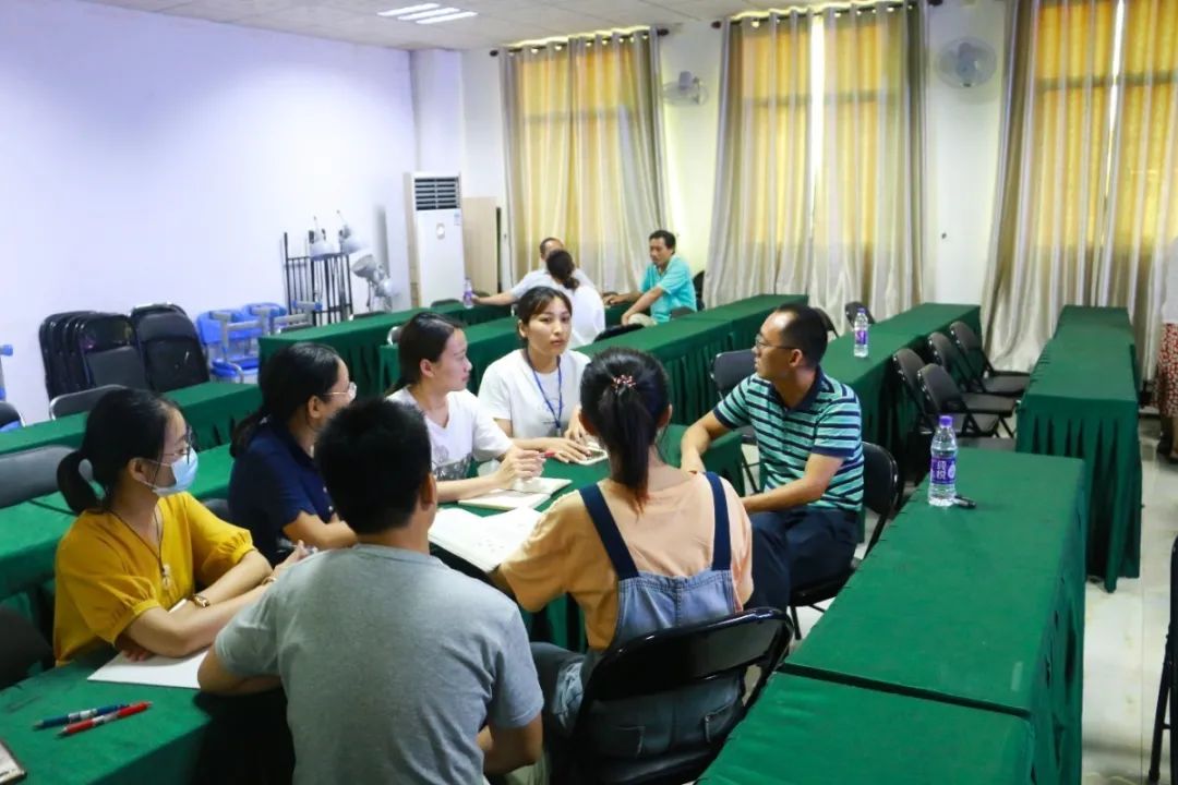 高端研討互學互鑒 資源共享共促共贏——記海南中學?？邳S岡金盤高級中學高考備考研討會