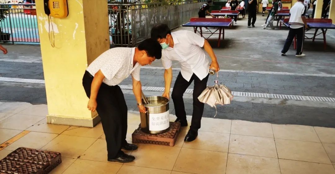 酷熱盛夏 炎日當(dāng)頭 金銀菊花茶夏日送清涼