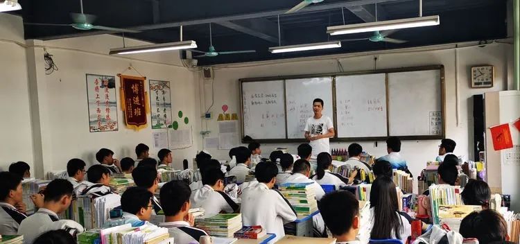 助力教學 沖刺高考——海南華僑中學、?？邳S岡金盤高級中學舉行高考備考研討會
