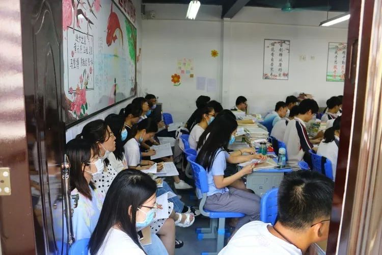助力教學 沖刺高考——海南華僑中學、?？邳S岡金盤高級中學舉行高考備考研討會