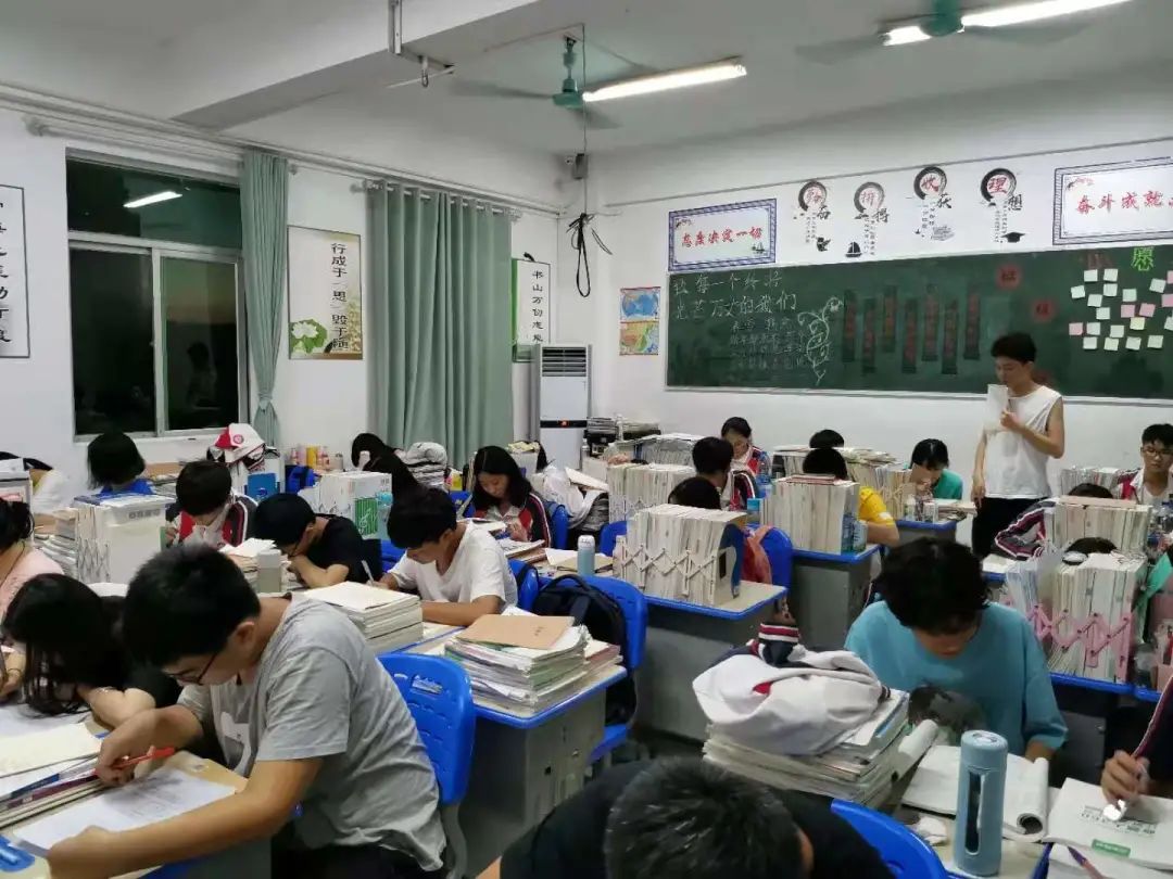 以評促教 教學(xué)相長 ?？邳S岡金盤高級中學(xué)開展學(xué)生民主評教調(diào)查活動