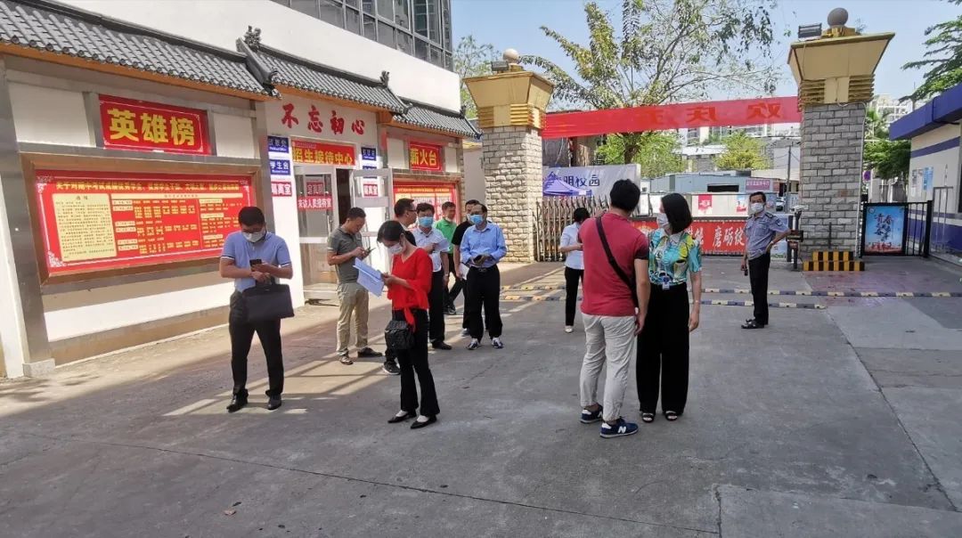 海口市市場(chǎng)監(jiān)督管理局來(lái)我校開(kāi)展學(xué)校食堂專項(xiàng)檢查工作