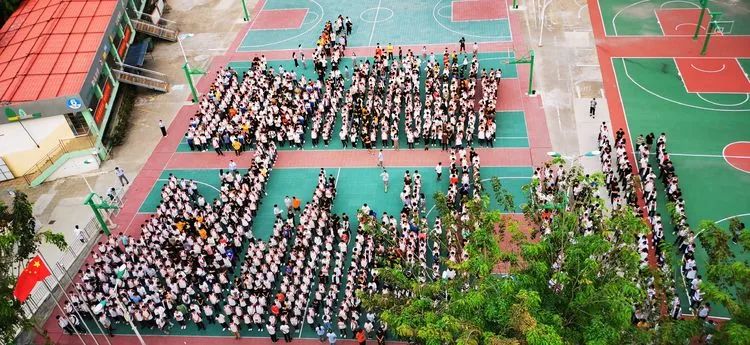 有備無(wú)患防患未然  應(yīng)急有方遇險(xiǎn)不慌——海口黃岡金盤高級(jí)中學(xué)開展防震應(yīng)急疏散演練