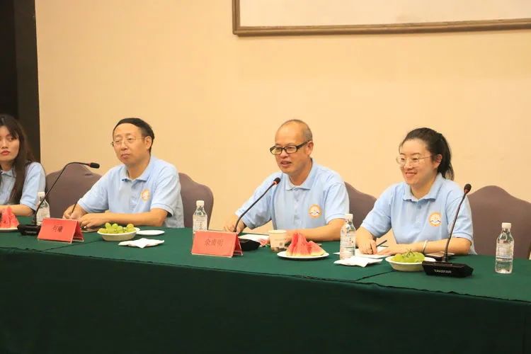 參觀學習取真經(jīng) 借鑒經(jīng)驗促提升——?？邳S岡金盤高級中學赴黃岡中學研修交流