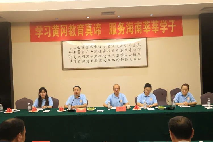 參觀學習取真經(jīng) 借鑒經(jīng)驗促提升——?？邳S岡金盤高級中學赴黃岡中學研修交流