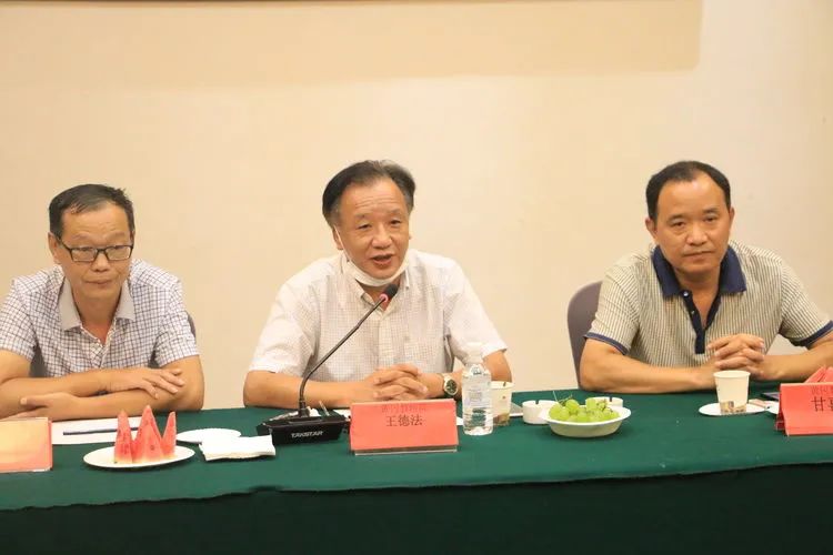 參觀學習取真經(jīng) 借鑒經(jīng)驗促提升——海口黃岡金盤高級中學赴黃岡中學研修交流