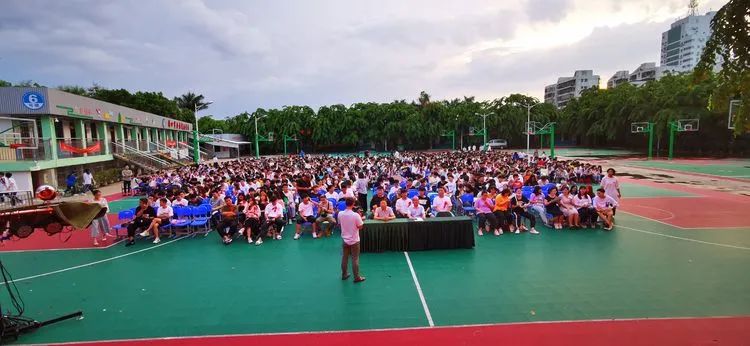 感恩母校 勇敢追夢(mèng)——?？邳S岡金盤(pán)高級(jí)中學(xué)舉行2020屆高三校友報(bào)告會(huì)