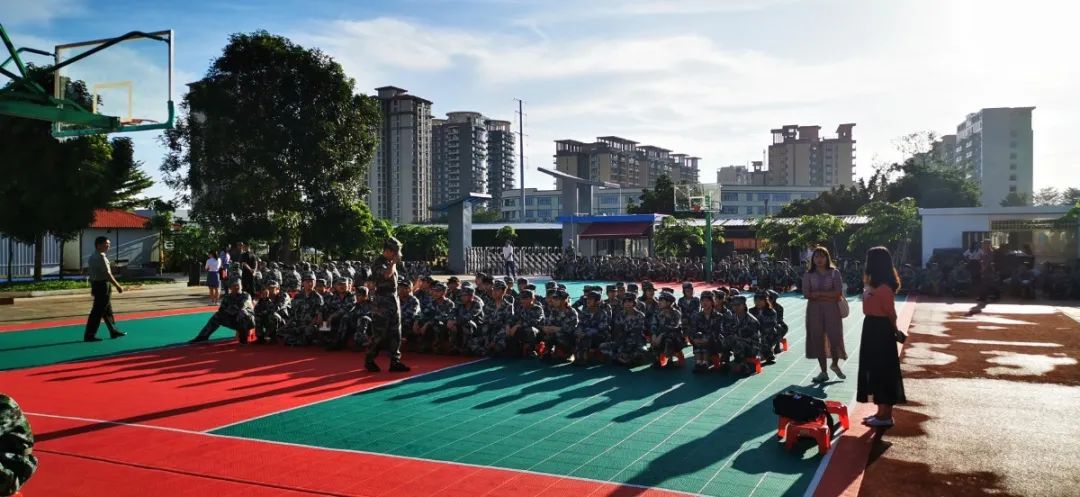 意氣風(fēng)發(fā) 展我新顏——?？邳S岡金盤(pán)高級(jí)中學(xué)2020級(jí)新生開(kāi)學(xué)典禮暨軍訓(xùn)動(dòng)員大會(huì)