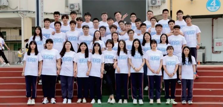海口黃岡金盤高級(jí)中學(xué)——十八而至，放飛理想2021屆成人禮
