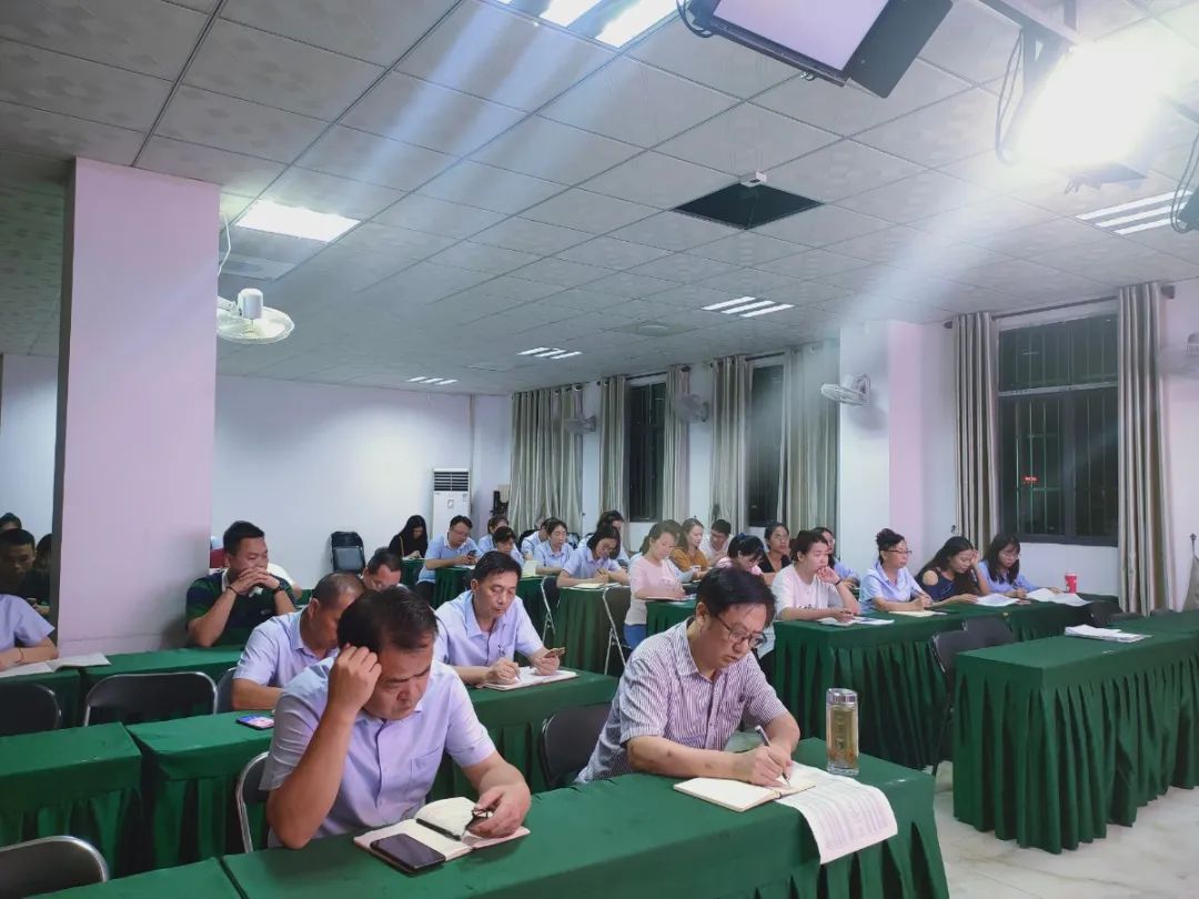 壓實(shí)責(zé)任  守護(hù)安全——?？邳S岡金盤(pán)高級(jí)中學(xué)召開(kāi)安全教育工作會(huì)議