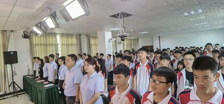 志同心相連，揮汗戰(zhàn)百天——?？邳S岡金盤高級中學(xué)決戰(zhàn)中考百日誓師大會(huì)