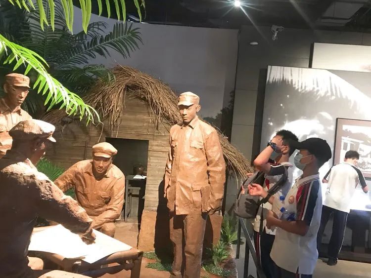 “重溫紅色歷史，做時(shí)代新人”——?？邳S岡金盤高級(jí)中學(xué)初中部春季研學(xué)活動(dòng)