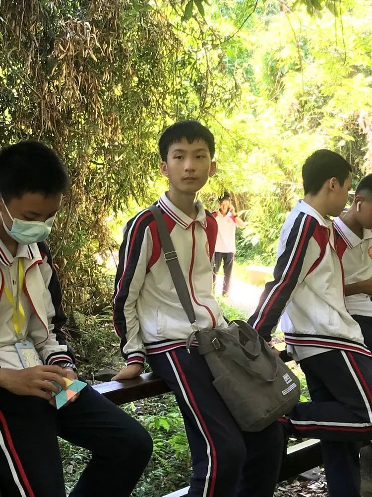 “重溫紅色歷史，做時(shí)代新人”——?？邳S岡金盤高級(jí)中學(xué)初中部春季研學(xué)活動(dòng)
