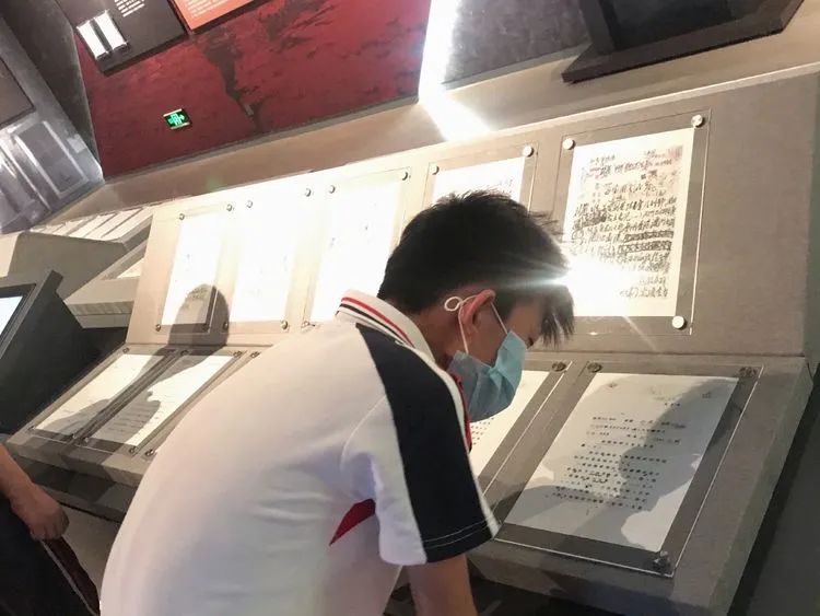 “重溫紅色歷史，做時(shí)代新人”——?？邳S岡金盤高級(jí)中學(xué)初中部春季研學(xué)活動(dòng)