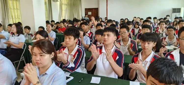 志同心相連，揮汗戰(zhàn)百天——?？邳S岡金盤高級中學(xué)決戰(zhàn)中考百日誓師大會(huì)