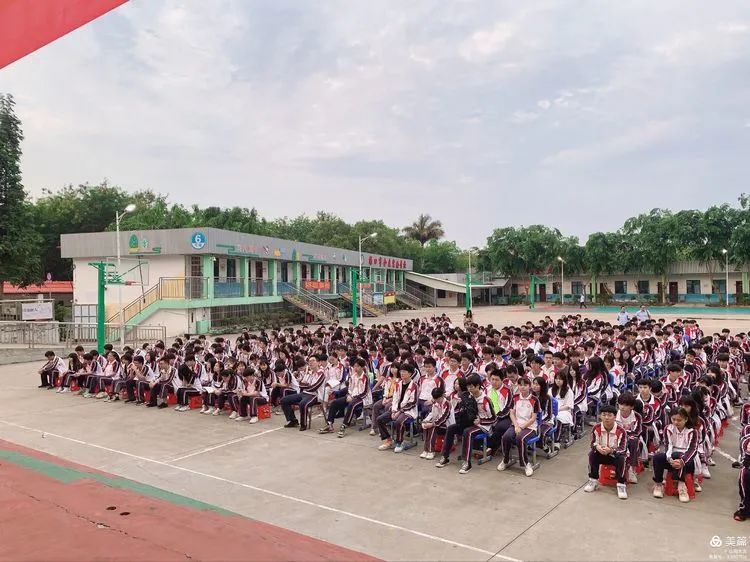 不負(fù)光陰，砥礪前行——高二年級下學(xué)期期中考試表彰