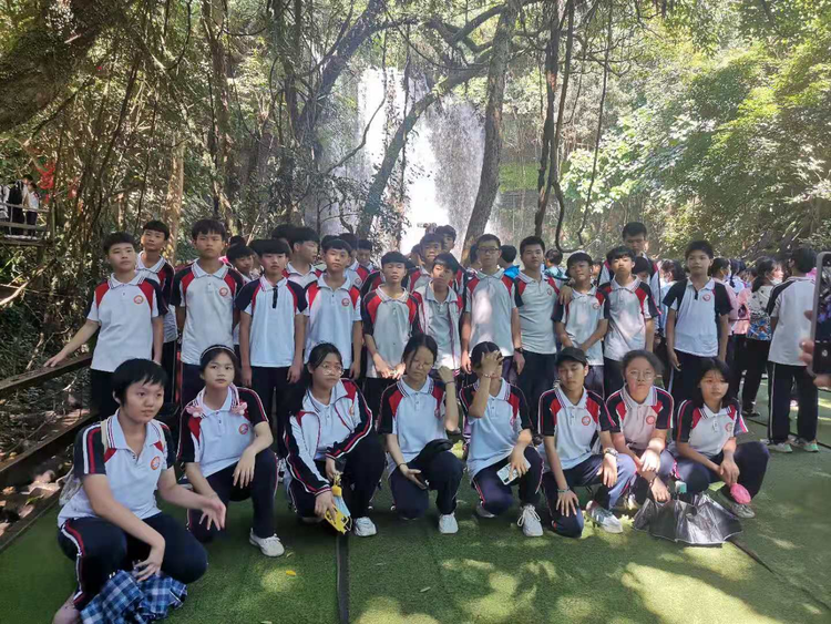 “重溫紅色歷史，做時(shí)代新人”——?？邳S岡金盤高級(jí)中學(xué)初中部春季研學(xué)活動(dòng)