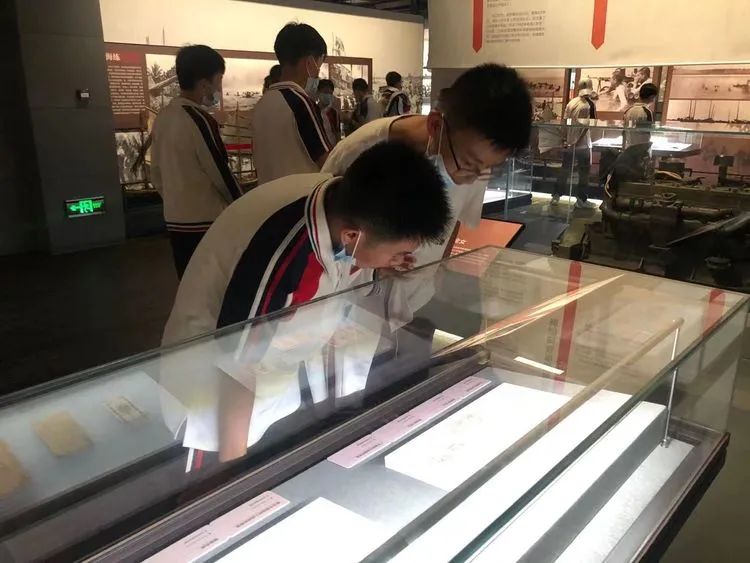 “重溫紅色歷史，做時(shí)代新人”——?？邳S岡金盤高級(jí)中學(xué)初中部春季研學(xué)活動(dòng)