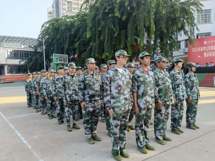 迷彩軍訓(xùn) 青春無(wú)悔