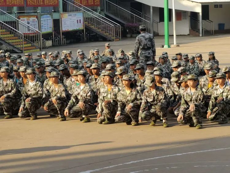 迷彩軍訓(xùn) 青春無(wú)悔