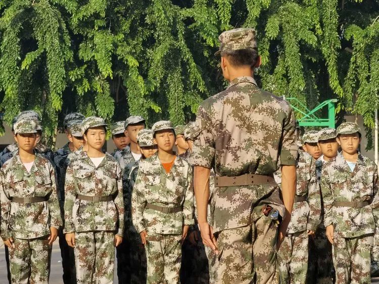 迷彩軍訓(xùn) 青春無(wú)悔