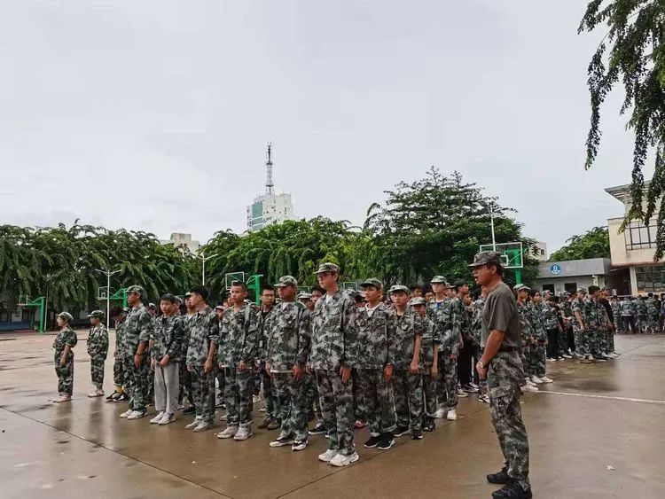 迷彩軍訓(xùn) 青春無(wú)悔
