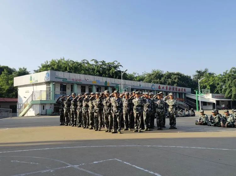 迷彩軍訓(xùn) 青春無(wú)悔