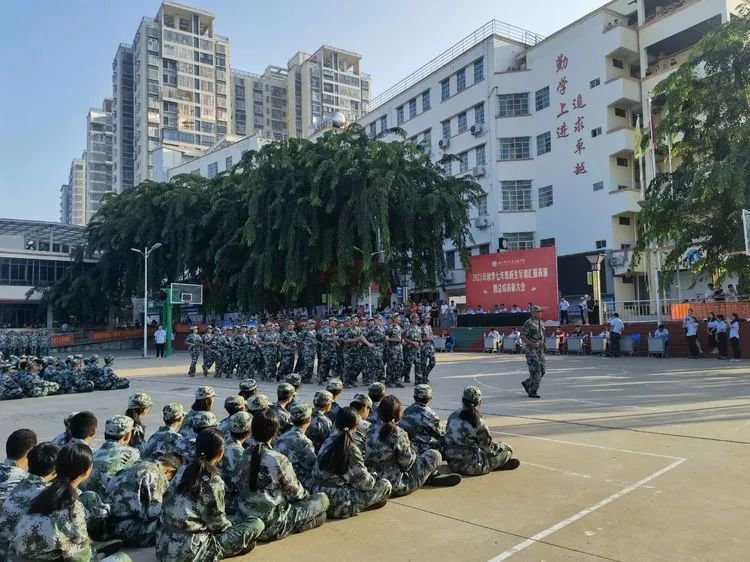 迷彩軍訓(xùn) 青春無(wú)悔