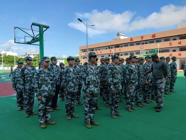 ?迷彩軍訓(xùn)，青春蛻變——?？邳S岡金盤高級中學(xué)2021級高一年級軍訓(xùn)