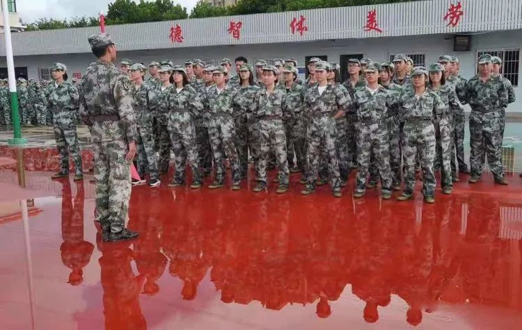?迷彩軍訓(xùn)，青春蛻變——?？邳S岡金盤高級中學(xué)2021級高一年級軍訓(xùn)