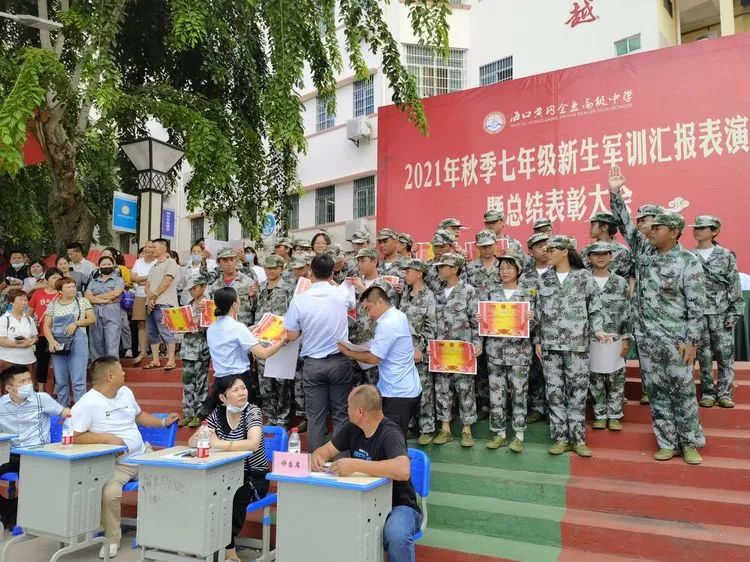 迷彩軍訓(xùn) 青春無(wú)悔