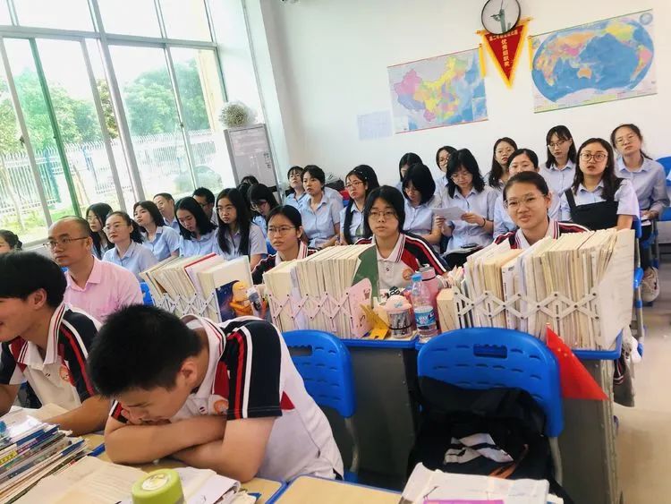 【校園動(dòng)態(tài)】以教促學(xué) 引領(lǐng)方向——記海口市教培院羅家富老師蒞臨?？邳S岡金盤(pán)高級(jí)中學(xué)指導(dǎo)教學(xué)工作