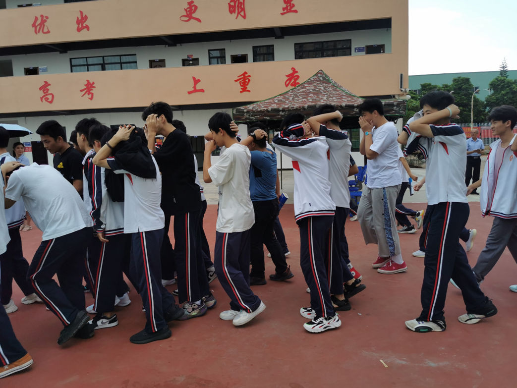 珍愛生命，防患于未然——海口黃岡金盤高級中學(xué)消防疏散演練活動