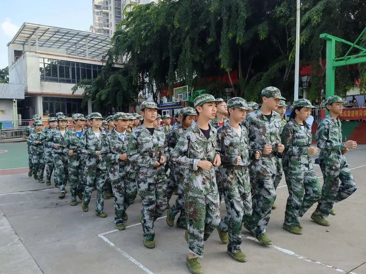 迷彩軍訓(xùn) 青春無(wú)悔