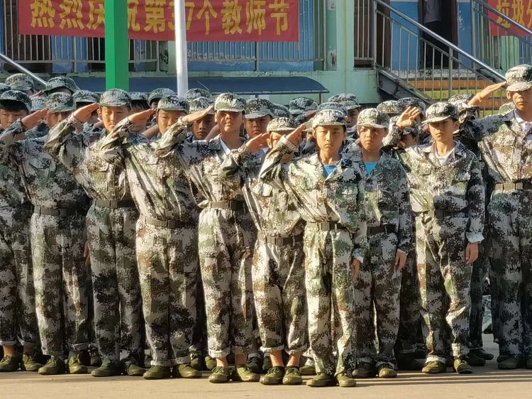 迷彩軍訓(xùn) 青春無(wú)悔