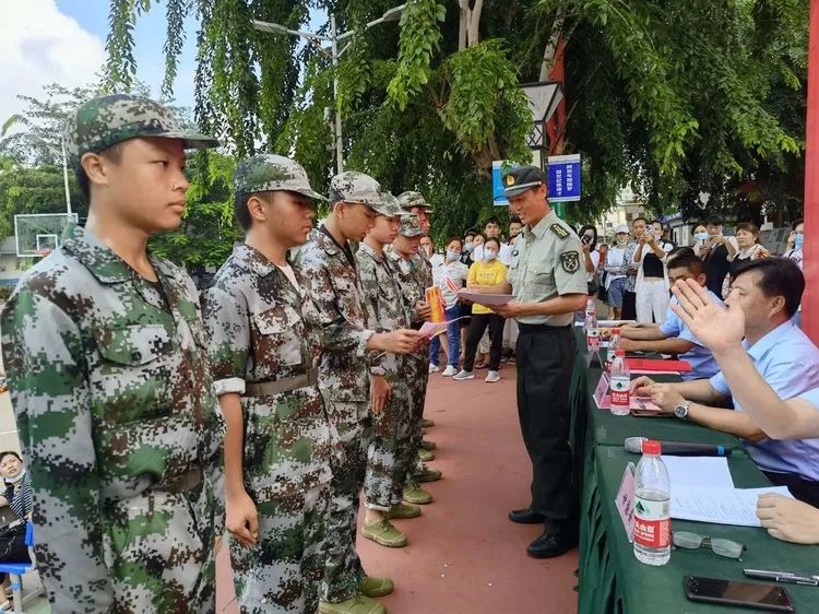 迷彩軍訓(xùn) 青春無(wú)悔