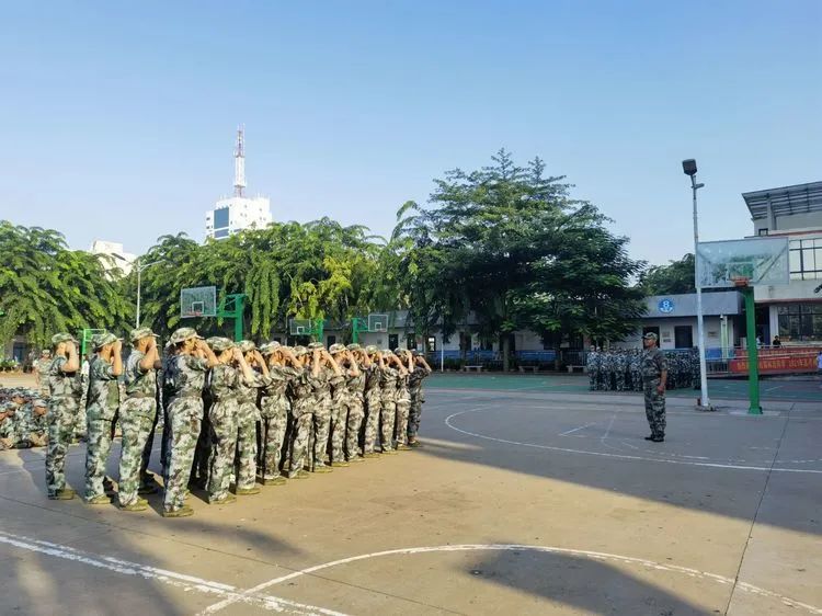 迷彩軍訓(xùn) 青春無(wú)悔