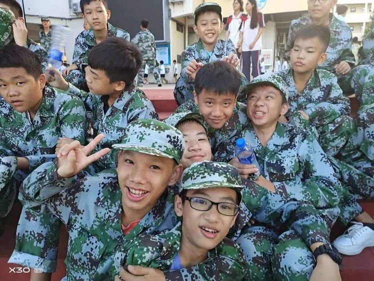 迷彩軍訓(xùn) 青春無(wú)悔
