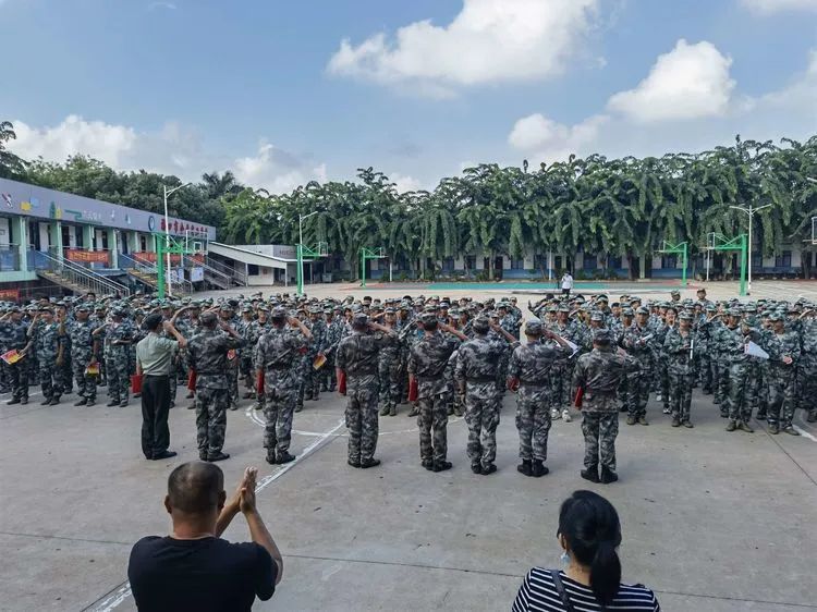 迷彩軍訓(xùn) 青春無(wú)悔