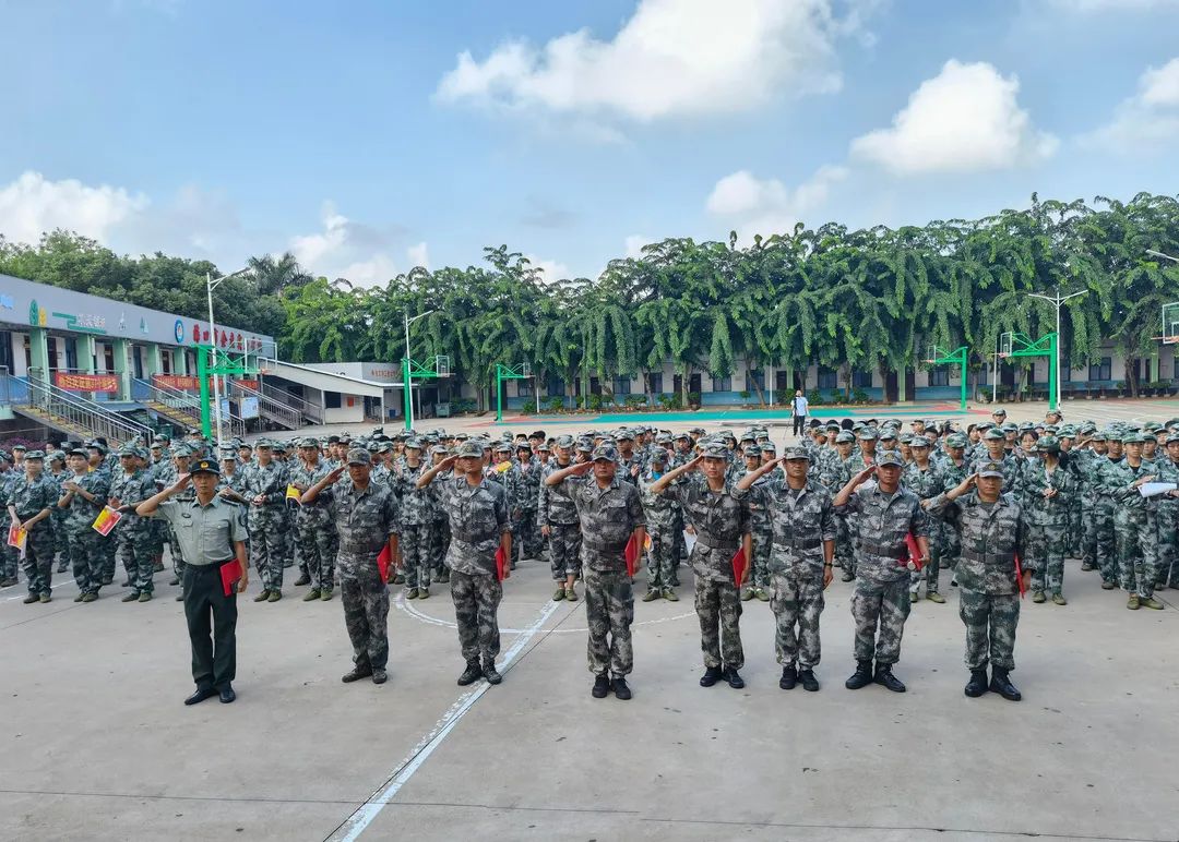 迷彩軍訓(xùn) 青春無(wú)悔