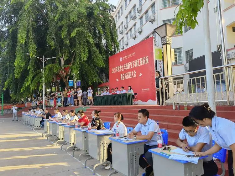 迷彩軍訓(xùn) 青春無(wú)悔