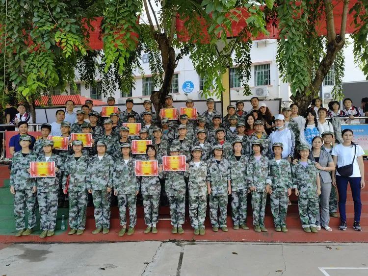 迷彩軍訓(xùn) 青春無(wú)悔