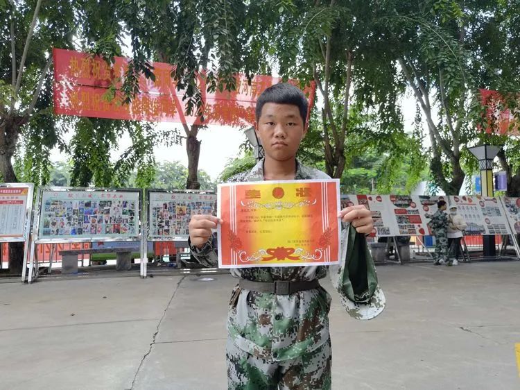 迷彩軍訓(xùn) 青春無(wú)悔