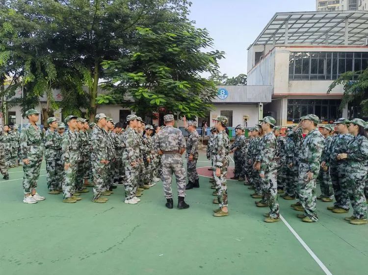 迷彩軍訓(xùn) 青春無(wú)悔