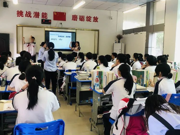 【校園動(dòng)態(tài)】以教促學(xué) 引領(lǐng)方向——記?？谑薪膛嘣毫_家富老師蒞臨?？邳S岡金盤(pán)高級(jí)中學(xué)指導(dǎo)教學(xué)工作