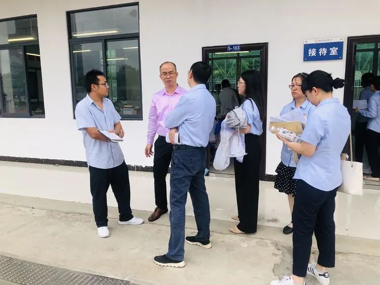 【校園動(dòng)態(tài)】以教促學(xué) 引領(lǐng)方向——記?？谑薪膛嘣毫_家富老師蒞臨?？邳S岡金盤(pán)高級(jí)中學(xué)指導(dǎo)教學(xué)工作