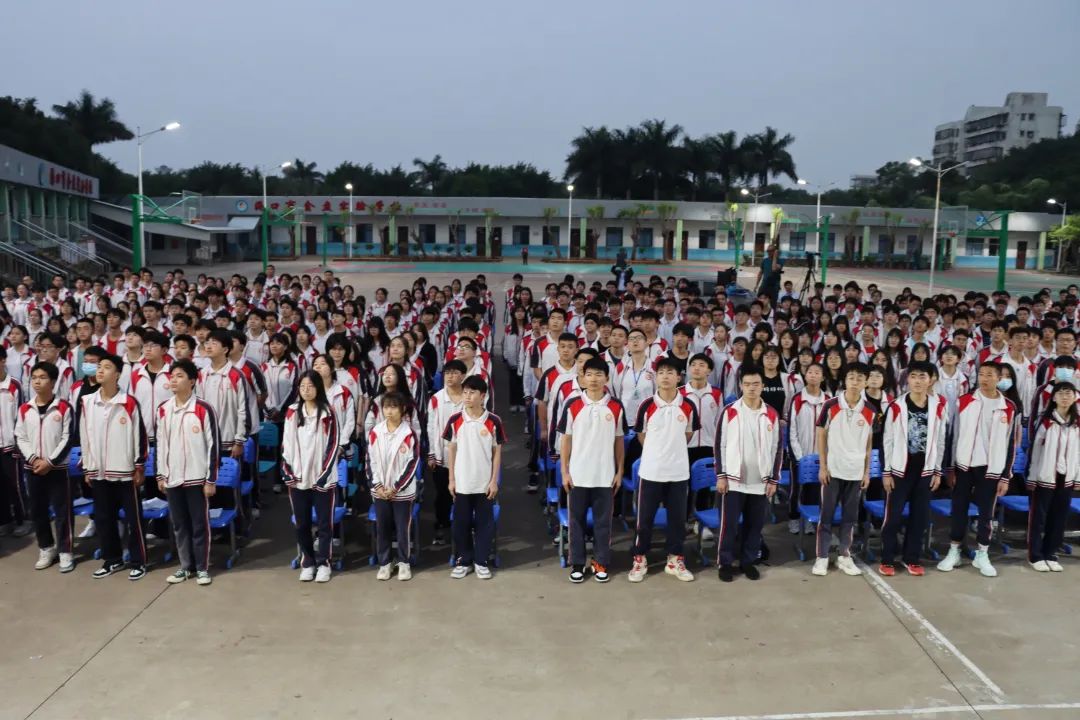 【校園動(dòng)態(tài)】十年寒窗豐羽翼，今朝搏擊翱長空——?？邳S岡金盤高級中學(xué)舉行2022屆高三200天誓師暨期中考試總結(jié)表彰大會(huì)