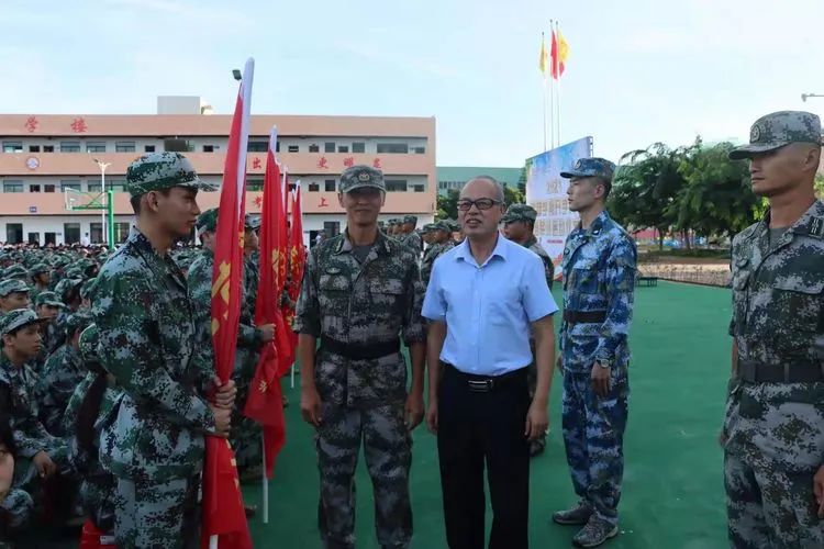 ?迷彩軍訓(xùn)，青春蛻變——?？邳S岡金盤高級中學(xué)2021級高一年級軍訓(xùn)